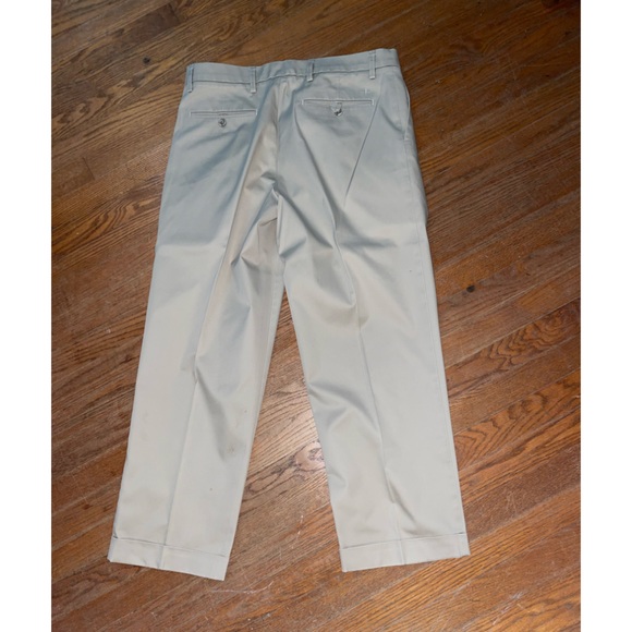 Dockers classic fit khakis. Waist 34 length 30 - Picture 2 of 6